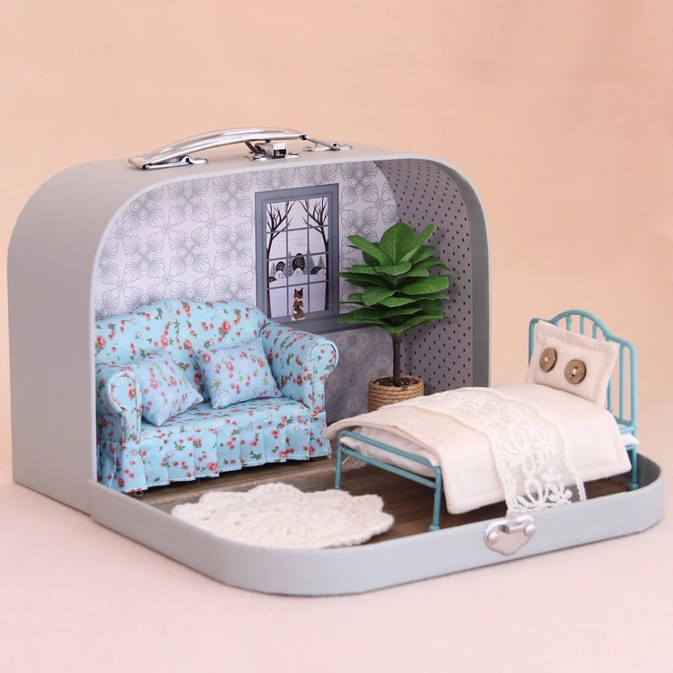 5-Piece Miniature Dollhouse Furniture &amp; Decor Set